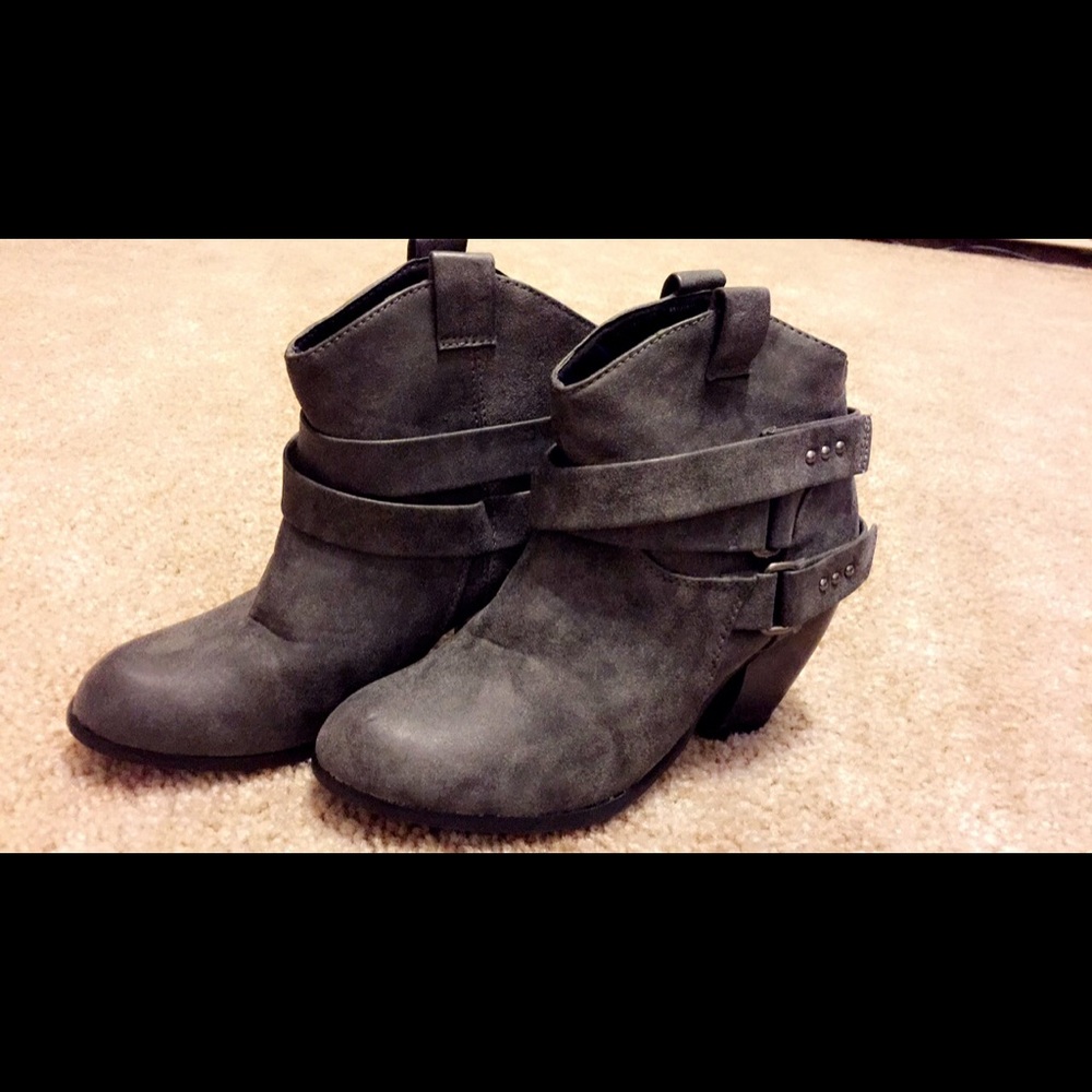 Shoes - Picture 2 of 2